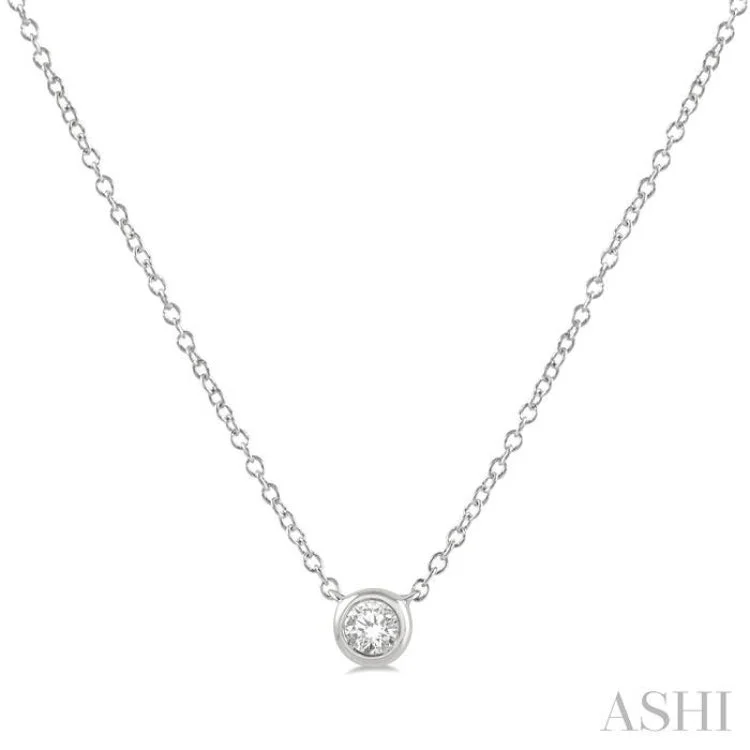 1/10 Ctw Bezel Round Cut Diamond Petite Fashion Pendant With Chain in 10K White Gold