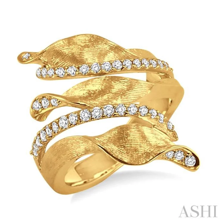 1/2 Ctw Round Cut Diamond Fashion Ring in 14K Yellow Gold