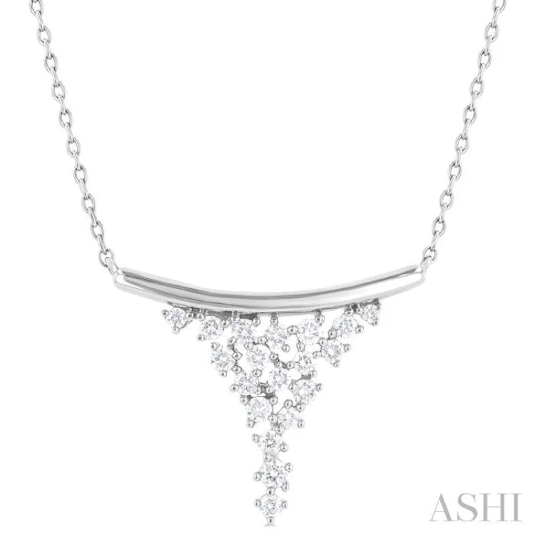 1/4 ctw Curved Bar Scatter Round Cut Diamond Fashion Necklace in 10K White Gold