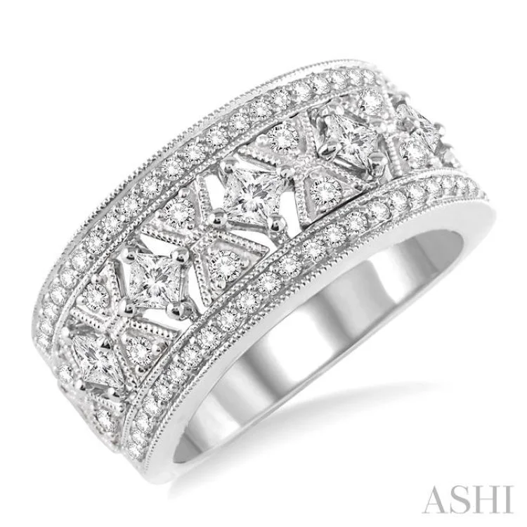 7/8 Ctw Diamond Fashion Band in 14K White Gold