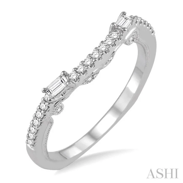 1/4 Ctw Round Cut Diamond Wedding Band in 14K White Gold