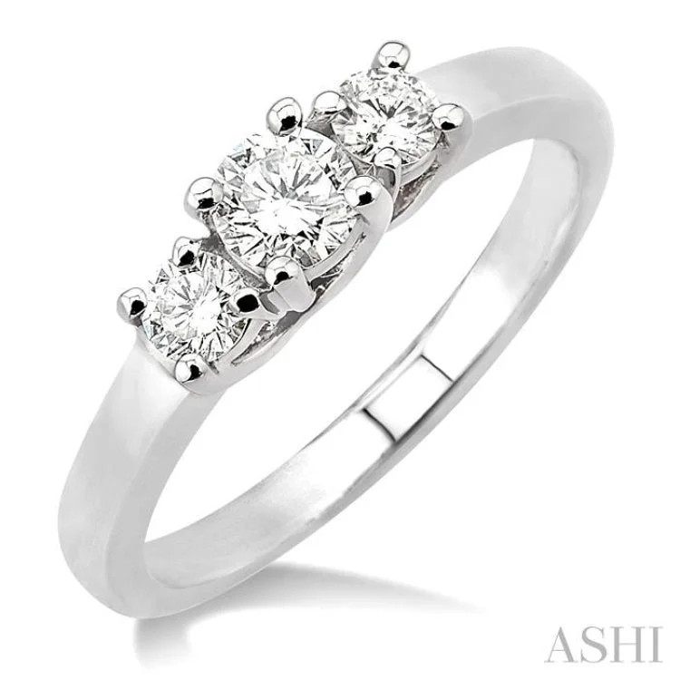 1/2 Ctw Three Stone Round Cut Diamond Ring in 14K White Gold