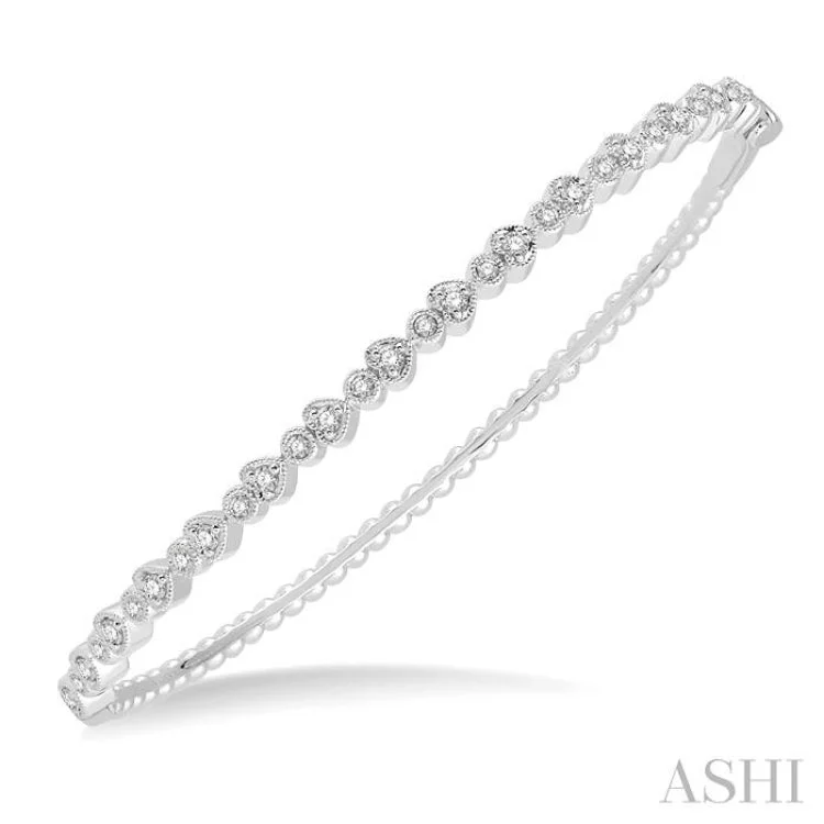 1/2 Ctw Round & Heart Shape Mount Stackable Diamond Bangle in 14K White Gold