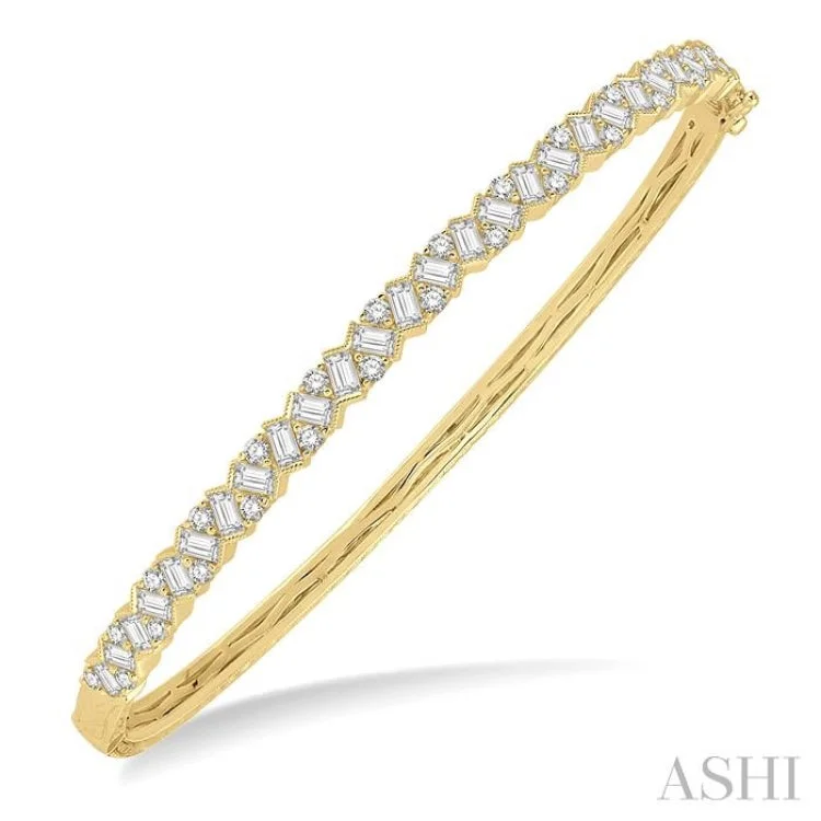 2 ctw Zigzag Baguette and Round Cut Diamond Bangle in 14K Yellow Gold